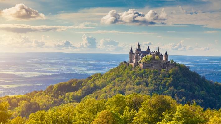 Stuttgarter Weinwanderweg (16.1 km) Området rundt Stuttgart er preget av vinmarker og man bør derfor ta en tur til Stuttgarter Weinwanderweg.