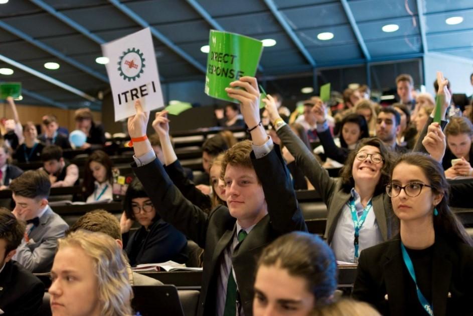 European Youth Parliament Norge Europeisk ungdomsparlament (EUP) er et politisk uavhengig læringsprogram rettet mot elever og lærere i videregående