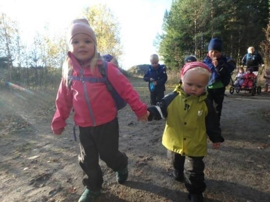 Det har vært glade barn som har hatt det helt supert i bassenget sammen med Didrik og Jonas! Storefot blir det bading for i desember.