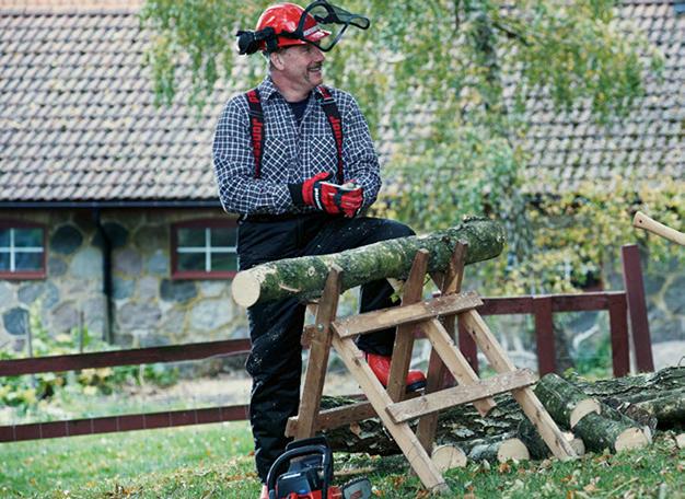 SKARPE, BRUKERVENNLIGE MOTORSAGER FOR VILLAEIERE Hvis du skal felle et tre i hagen, eller av og til kapper ved, trenger du en fleksibel sag med balansert motorstyrke som er lett å håndtere.