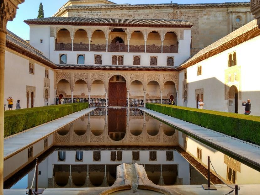 Etter Alhambra reiser vi videre til en lite landsby som ligger mellom Granada og Seville som heter Rio Frio ( oversatt den kalde elven).