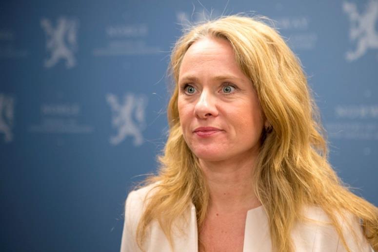 Anniken Hauglie Arbeidsministeren lover å jage kriminelle fra skanse til skanse - Dette er en krig.