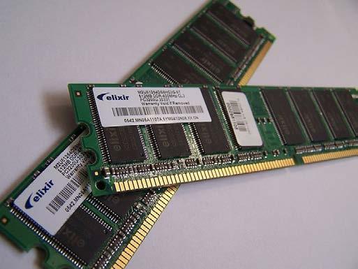 Lagringskapasiteten for RAM angis vanligvis i GigaByte (GB). Hver RAM-brikke kan typisk inneholde 1-16 GB minne.