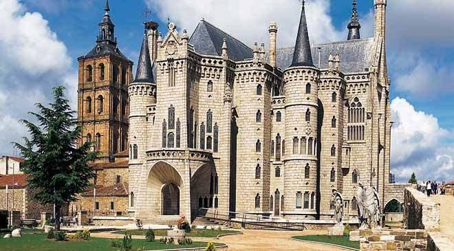 4 DAG 4 Leòn Astorga Ponferrada (F, ML) Avreise med buss til Astorga hvor vi besøker domkirken og det imponerende Biskopspalasset som ble bygget av Barcelonas berømte arkitekt, Antonio Gaudi.