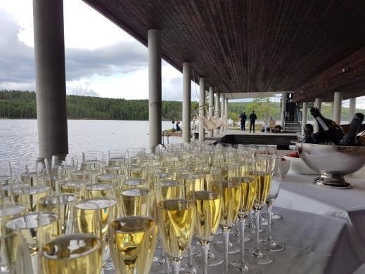 Ønske om et oppholdsrom for blomster og diverse pynt? Da har vi et lokalt ved resepsjonen som kan leies for kr. 1.500,- for hele helgen anbefaler han gjerne.