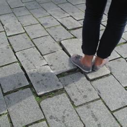 fremkommelig Eksempler på trillbare underlag: Subbus Knust asfalt i bratte kneiker langs