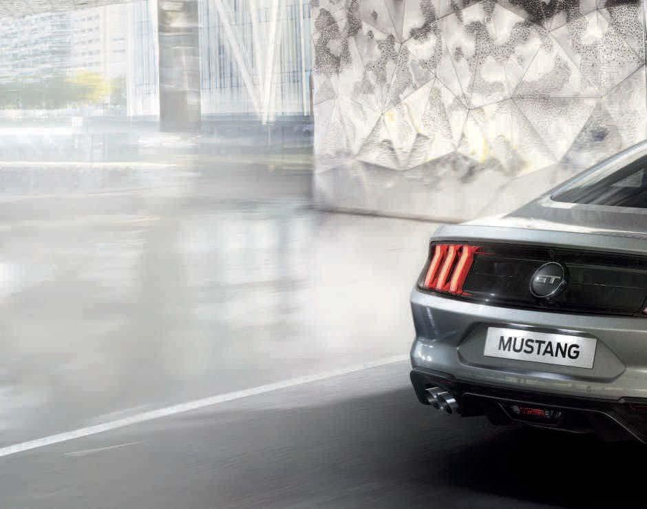Hurtig. Mustang har alltid vært en unik sportsbil, og nå løftes opplevelsen til nye høyder. Det spesialutviklede karosseriet med helt uavhengig fjæring skaper den hurtigste Mustang noensinne.