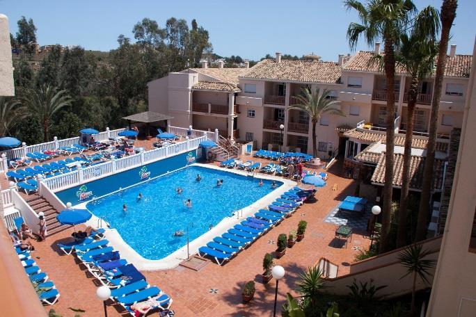 VIOVER60 RESORT MARBELLA Vårt resort Crown Resort Club Marbella ligger i et rolig og kupert område i Calahonda, nær sjømannskirken.