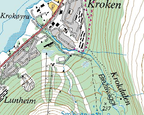 Krokelva ligger i Tromsø kommune, Troms fylke (kartblad1534 III i M711-serien) og munner ut sjøen ved Kroken bydel i Tromsø (figur 4). I nedslagsfeltet (areal ca.