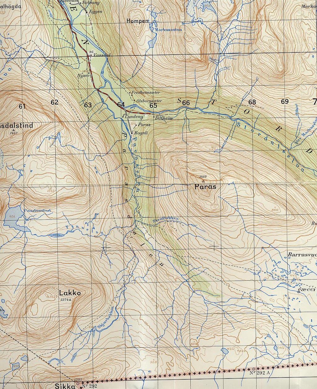 Prøvetaking ble foretatt på 3 faste stasjoner (figur 1), i øvre, midtre og nedre del av elva, på følgende tidspunkt: 18. juni, 11. august og 1.