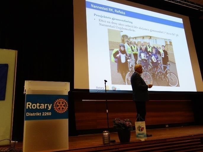 Fem klubber presenterte hvert sitt prosjekt; Rolvsøy RK er aktive på Hjørgunn Gård et behandlingssenter for funksjonshemmede.