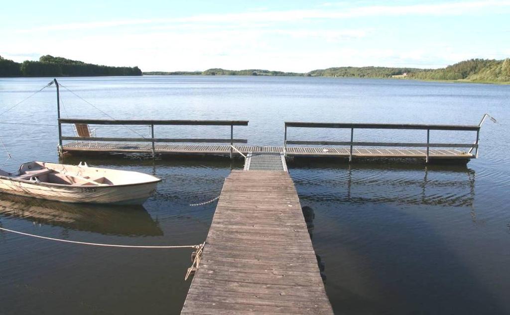 Figur 11. Tilrettelagt fiskebrygge ved Lågerød i sørenden av Akersvannet (foto: O. K. Spikkeland).