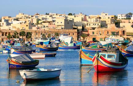 Vi besøker Upper Barracca Gardens i Valletta, hvor det er storslått utsikt over Grand Harbour og de tre historiske byene Vittoriosa, Senglea og Cospicua.