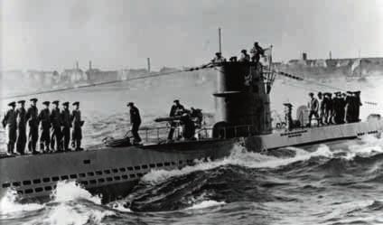 ULLSTEIN To torpedoer senker Royal Oak Om bord på Royal Oak oppsto lett forvirring. Ingen drømte om at slagskipet nettopp var blitt beskutt av en tysk ubåt.