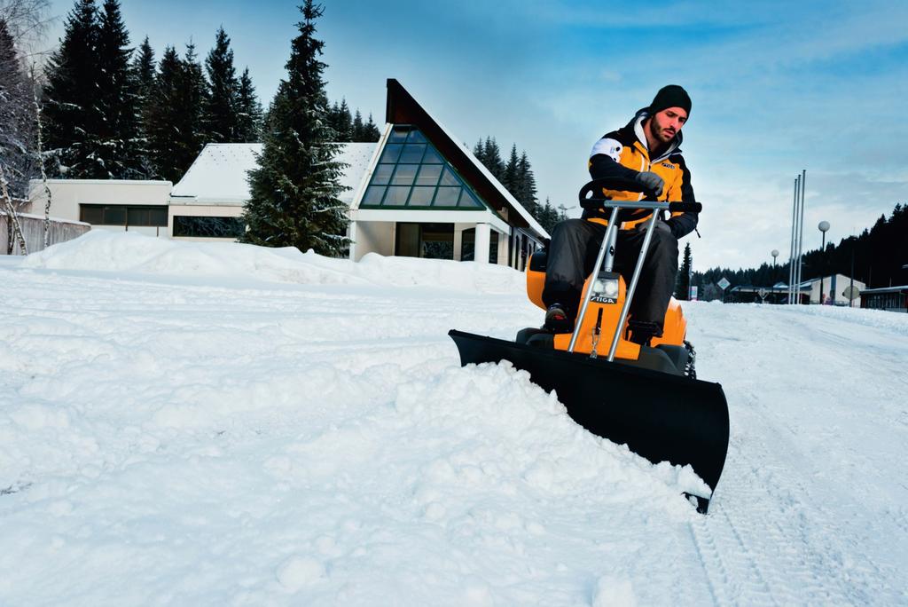 Park 340 X md snøblad Strk 4WD ridr i kompakt format. Md hydrostatisk transmission, Briggs & Stratton-motor (Intk4155) og mkanisk srvostyring. Til Park finns t stort utvalg av tilbhør du kan f.ks.