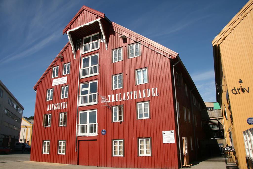 Bryggehus Bangsundbrygga nord for Torghuken ble oppført etter bryggebrannene i 1896 og 1902.