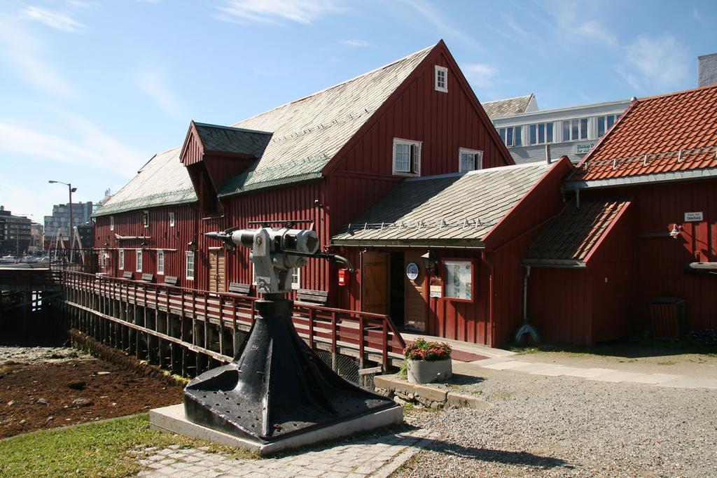 Polarmuseum Polarmuseet startet opp i 1978 og har siden da bygd opp ei rik samling av gjenstander