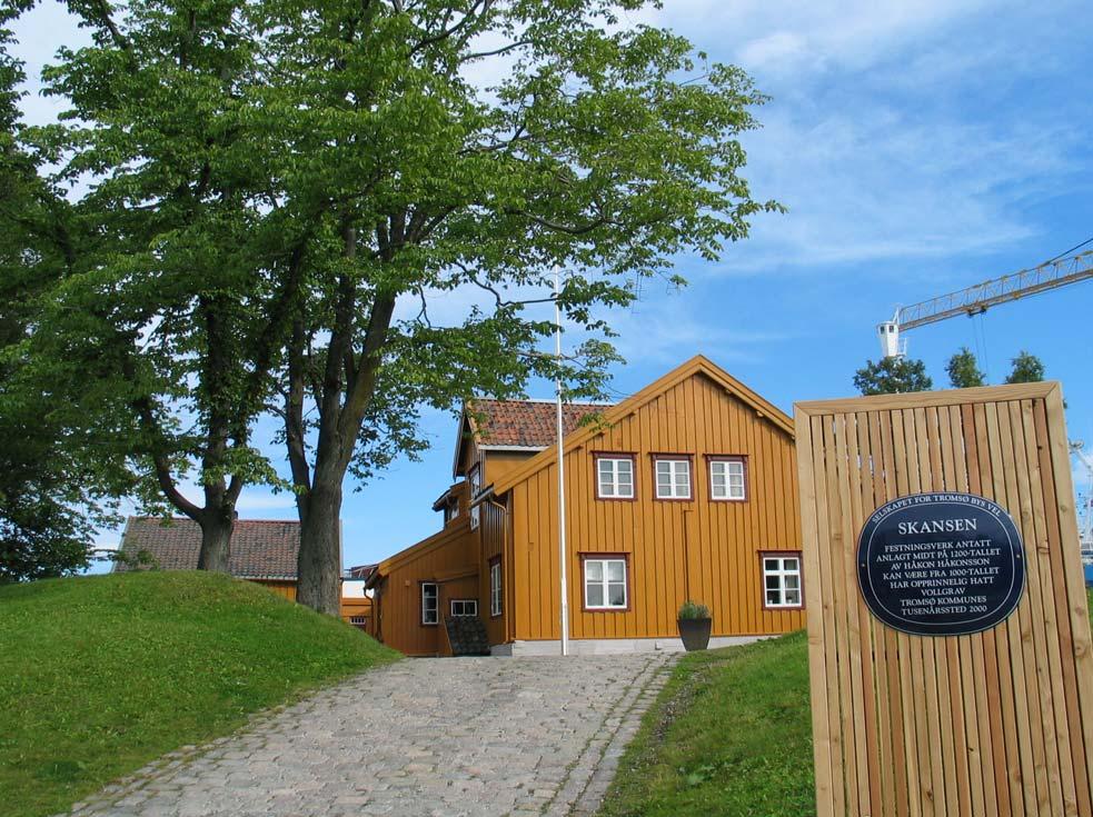 Skansen Hovedbygningen på Skansen ble oppført i 1793 og var brukt som skole, lasarett, gamlehjem