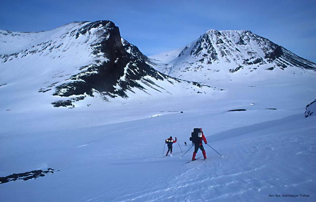 Friluftsaktiviteter I Tromsøs nærområde finnes flott natur med mange fjell og