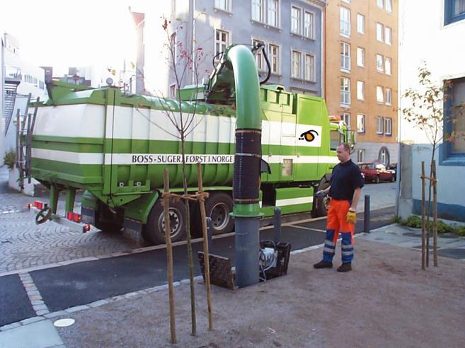 12/21 OMRÅDEREGULERINGSPLAN FOR STJØRDAL SENTRUM Figur 5 Mobilt avfallssug i Bergen (Foto: BIR) Når det gjelder innmatingssystem, så gjelder det samme som for stasjonære avfallssug, se kap. 6.3.2 6.