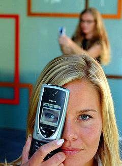 Eksempel MMS Lab-tester av tidlige applikasjoner (vår 2002) Jan 2003: 3 vennegrupper får utdelt Nokia 7650 telefoner som de kan bruke gratis i 3 måneder Intervjuer av gruppene gjennom perioden