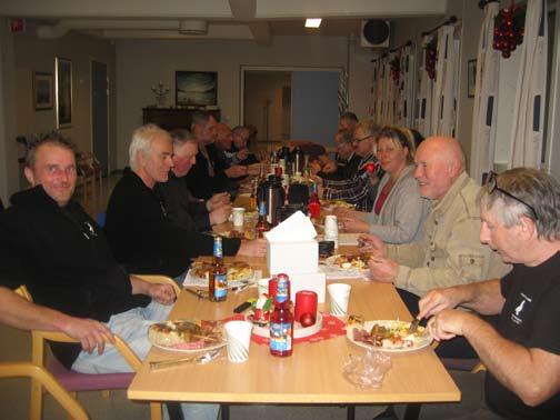 Julemøte i Egersund Fra SJRFs julemøte i Egersund på kantina til Jan Helge Havsø. Vi gikk gjennom punktene til representantskapsmøte 2017, så ble det servert juletallerken med kaffe og brus.