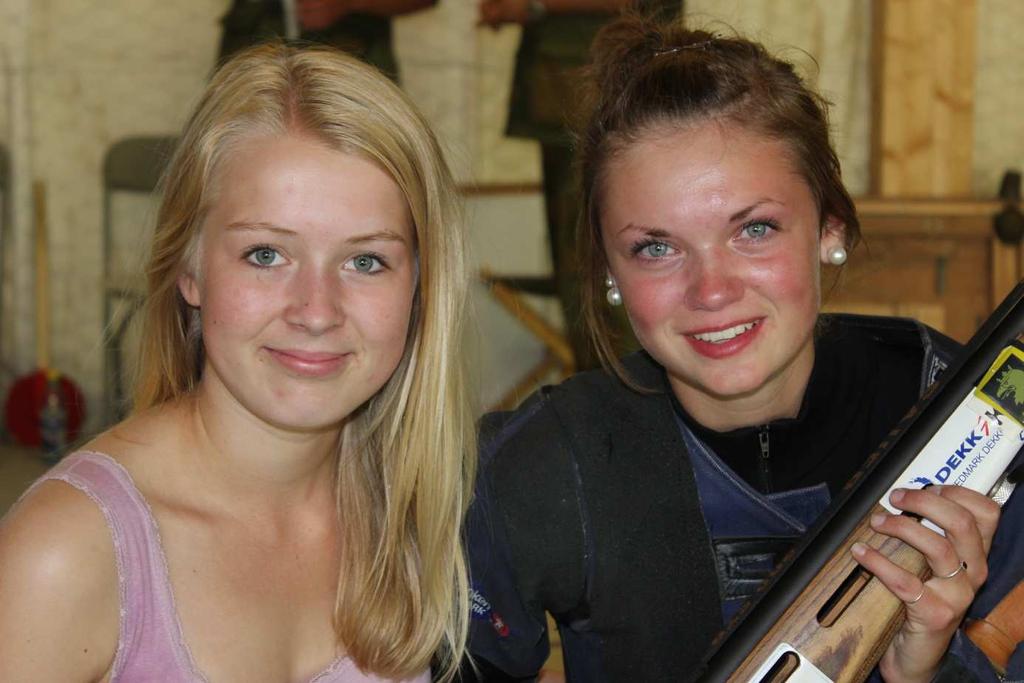 Våre to norgesmesterer, Oda B. Løvseth og Ingeborg Lundby. Ellers var det mange gode resultater på våre skyttere, vi er stolte av dere alle!!!!! SAMLAGSSKYTING VOSS 2012: HEDMARK SKYTTERSAMLAG BLE NR.