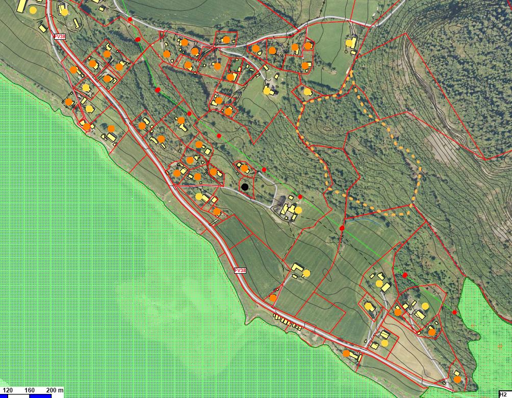 SF2 seljelia Område er benevnt som F2 i plankartet. I område er det 36 eksisterende fritidsboliger (oransje sirkler), og ca 12 eneboliger (gule sirkler).