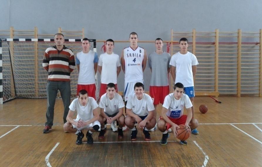 На Окружном такмичењу у кошарци у Смедереву, наша мушка кошаркашка екипа победила је у полуфиналу екипу Техничке школе из Смедерева, а у финалу изгубила од