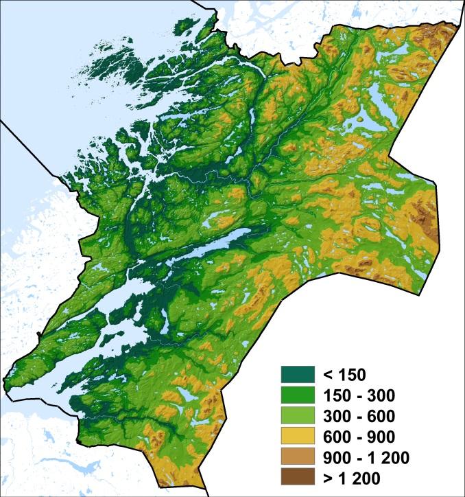 Fra de ytre øyene vest i Vikna, og til Hestkjølen i Lierne ved svenskegrensa lengst øst, er avstanden 19 mil.