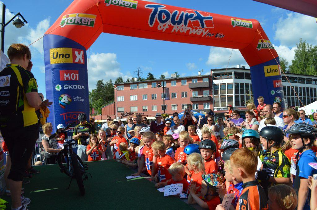 startnummer og t-skjorte. Alle som deltar vinner, og får også en haug med premier i det målstreken krysses og dere går i mål.