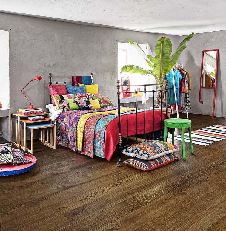 HARMONy COLLECTION EIK EMBER Designerens kommentar Regnbuens farger gir dette hjemmet en vital atmosfære.