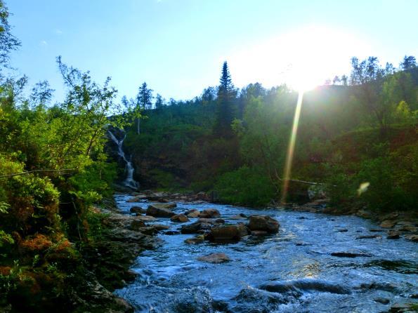 Me er mange som er glade i Kvanndalselva, som har vakse opp med bading og fisking i elva, og tallause turar innover dalen.