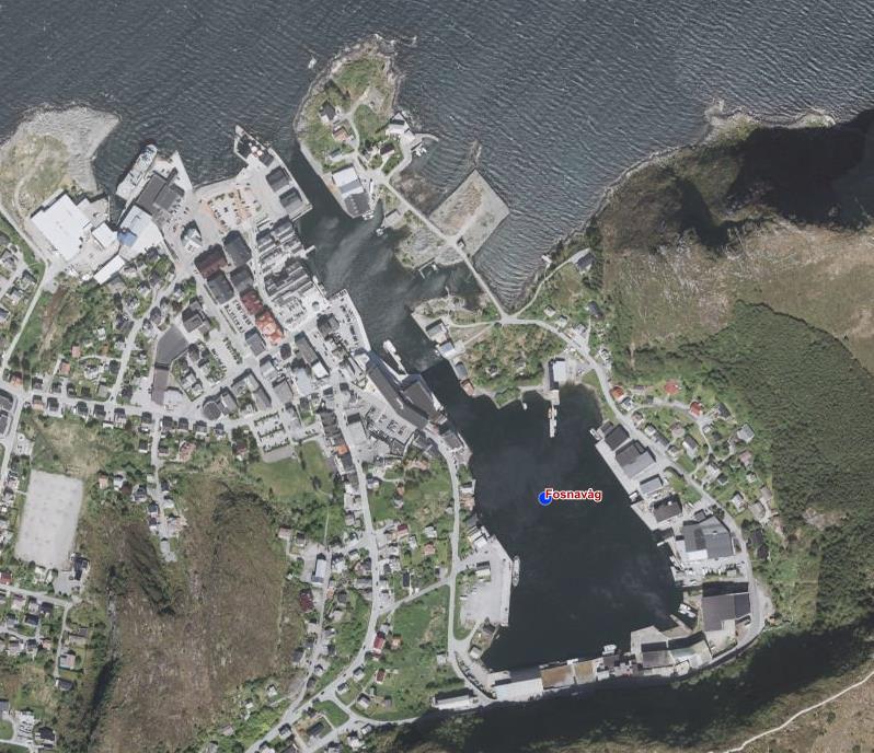 Fosnavåg fiskerihavn Fosnavåg er en naturhavn med lang historie som fiskerihavn. Staten har foretatt utdyping i flere omganger, bygd kai og ledemur i innseilingen.