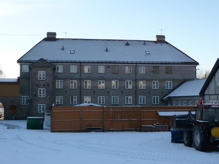Annet vern: Oppført på Byantikvaren i Oslos gule liste. Sammendrag bygningsbeskrivelse I støpt betong, opprinnelig 2 1/2 etg. 56 elevrom. (st.meld nr 10 1923).