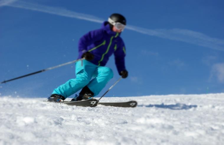 Vi tar koseturen på ski, kjører innom Slaatta Stugu og smaker på den berømte Slaatta bollen og en varm kopp sjokolade. Opplev nytelse!