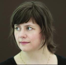 Siden november 2013 har Solveig vært fagleder for arrangementsseksjonen ved Arendal bibliotek. Mirjam Kristensen er forfatter og har utgitt fem romaner.