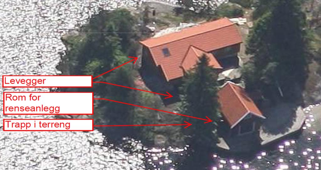 Skråfoto Skotteholmen. Tre til venstre for sjøbod er fjernet. Spesielle forhold: På innsendt tegning er det vist en levegg mellom hytta og mot trappa.