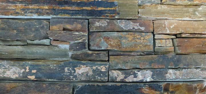 STONE WALL STRYN Stone Wall Stryn er forskjellig stein satt i armert sement laget til paneler. Panelene av Stryn inneholder mange store stein som gir det et kraftig uttrykk.