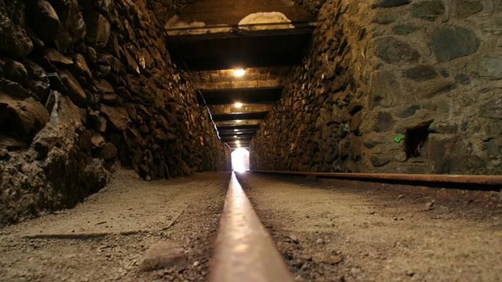 Schaubergwerk Kupferplatte (14.8 km) Bli med på en reise til sentrum av jorden få et glimt av en mine for omkring 00 år siden.