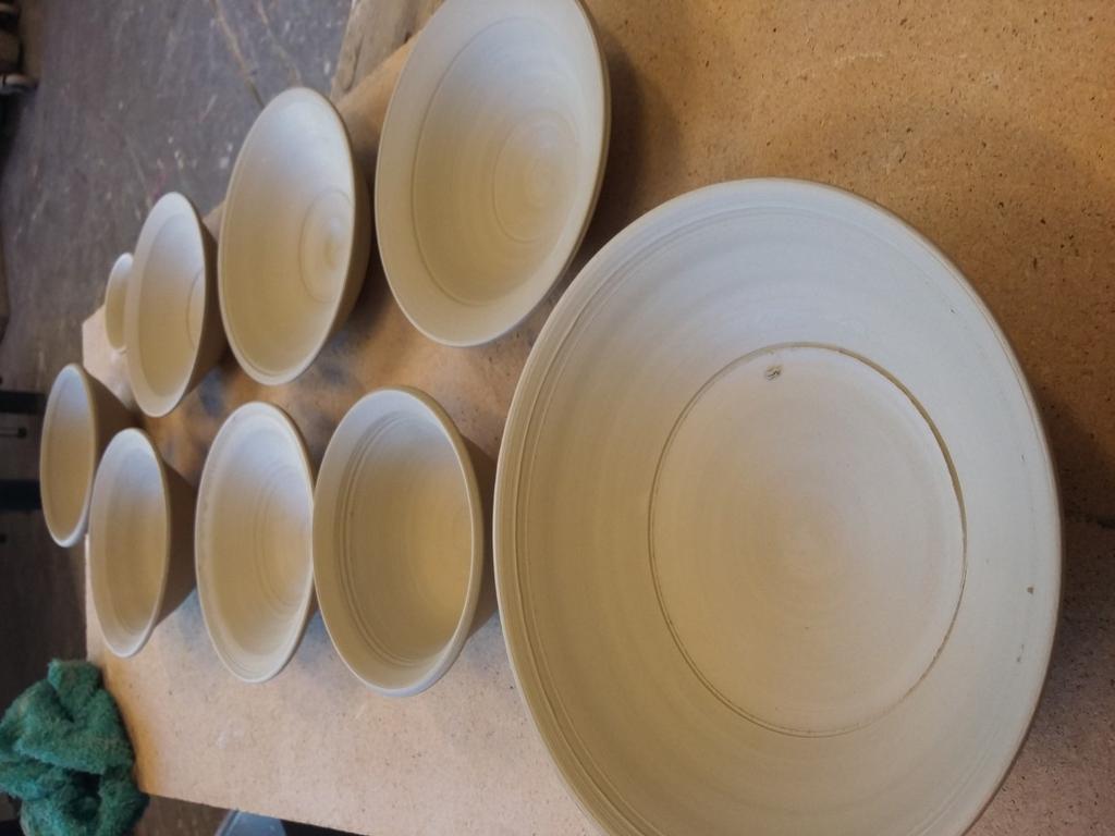 Når hendene arbeider hviler hodet Keramikk-kurs med keramiker Elisabeth Kongsrud. Leire er et fantastisk materiale å arbeide med.