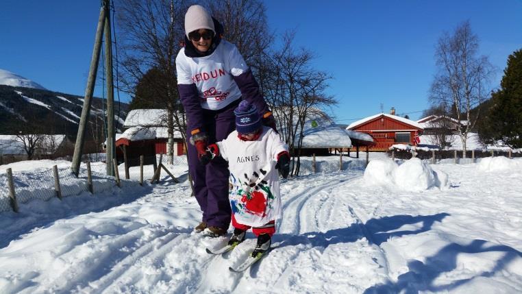 INNLEDNING Trysil kommune har i mange år jobbet med å legge til rette for at det skal være godt å vokse opp i Trysil. Vi har et byggende perspektiv på barne- og ungdomsarbeidet. Det bor ca.