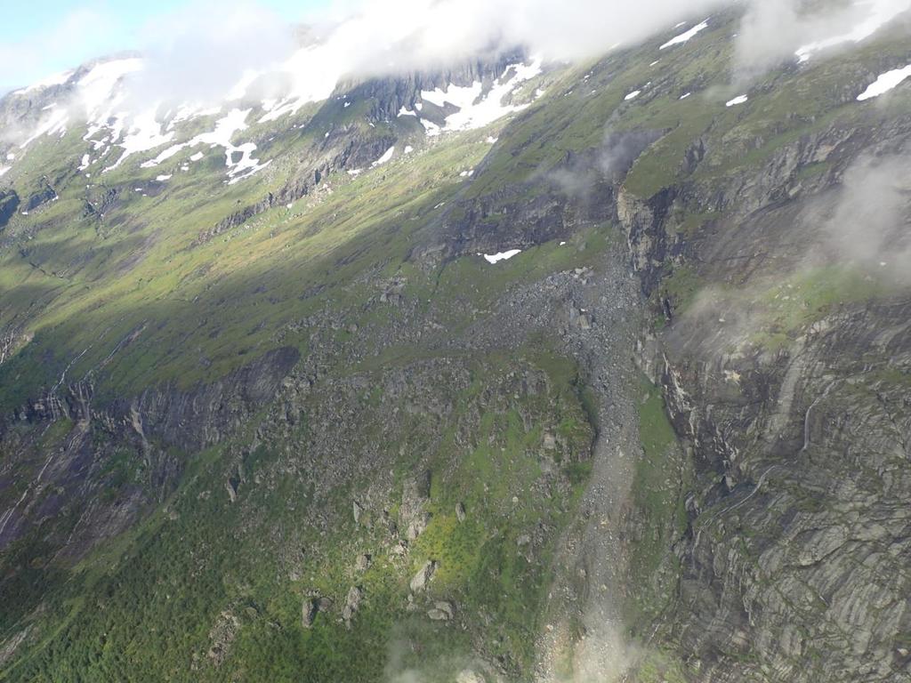 Træstane (overfor Aga) Steinskred 30.