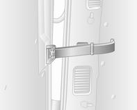For å åpne dørene til 180º eller mer (avhengig av modell), løsnes låsestagene fra hakene i dørrammene og dørene svinges så langt opp som ønskelig.