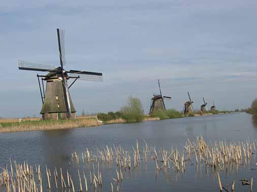 SMJEŠKO LJUTKO Kristijan Gavran Jeste li znali da Nizozemci vjetrenjačama isušuju more i tako prave kopno na kojima niču prekrasna