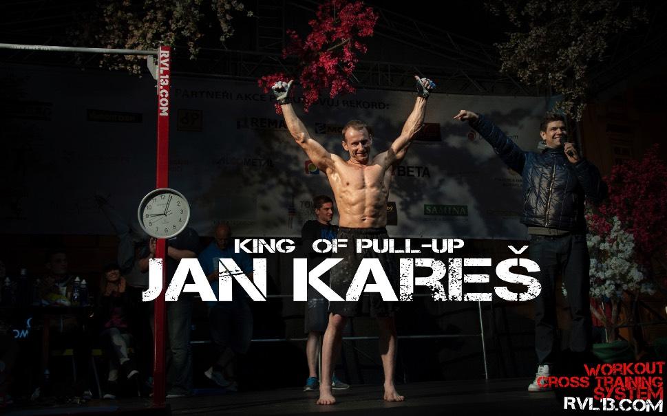 Jan Kares driver eget fitness studio i Praha, han er lidenskapelig opptatt av trening og da spesielt calisthenics.
