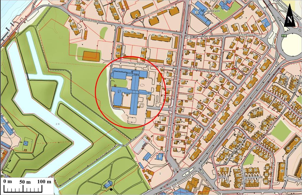 3 Topografi og grunnforhold 3.1 Topografi Området er tilnærmet flatt på kote +6 og ligger på sørøstsiden av Glomma mellom Fredrikstadbrua og vollgravene rundt Gamlebyen.