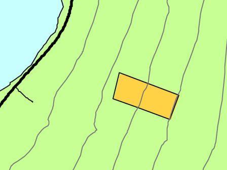 Grunnfjord 6/17 Kode F8 Formål: Fritidsbebyggelse Nye bygg: 8 enheter Flatemål: 23 da Feltet ligger i Grunnfjordbotn på Ringvassøy Området er vestvendt og slakt skrånende opp mot botnskogen.