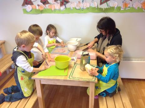 Et godt måltid Læringsverkstedet har i samarbeid med Arne Brimi og Ryfylkekokken Frode Selvaag utviklet «Et godt måltid» som ble lansert og tatt i bruk i alle våre barnehager i 2016.