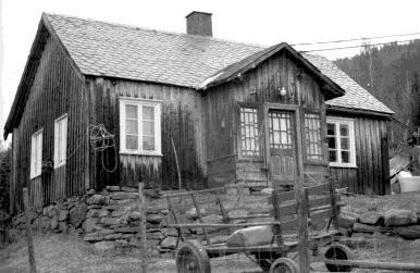(0542-001-032 035) Våningshuset på Sygarde Gausåk er datert til 1826 og ble i eldre tid